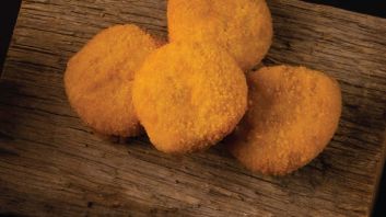 Chicken nuggets (served with BBQ sauce)