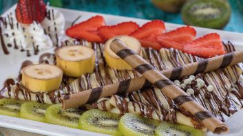 fruitsalad_fruits_and_chocolate_crepe