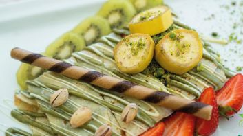 fruitsalad_pistachio_crepe_with_fruits