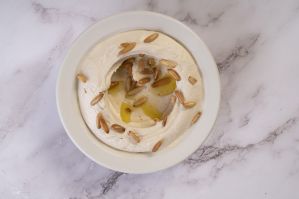 Homos Bel Snober: Chick Peas with Pine